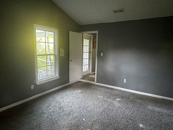2nd image of 3222 S Edgeware Rd