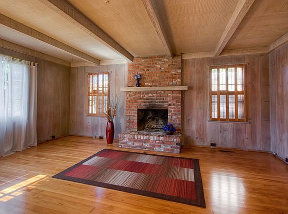 Living Room - Fireplace