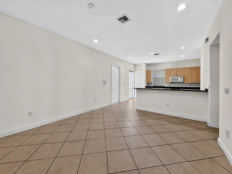 625 SW 146th Ter #901 — Photo 6