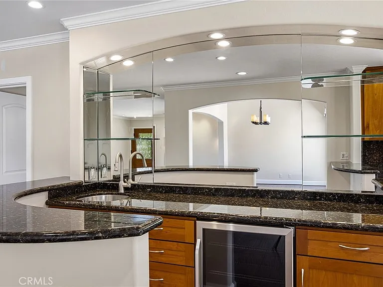 1840 Temple Hills Dr — Photo 15