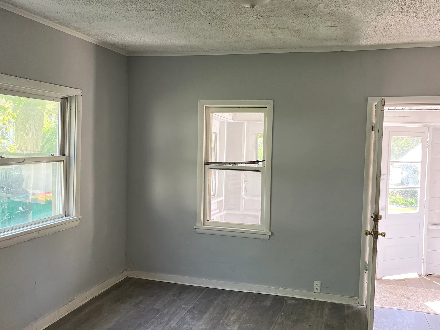 3 bed, 918 sqft, $1,375 — Photo 2