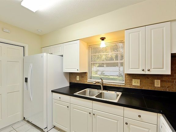 5th image of 3306 E Yukon St