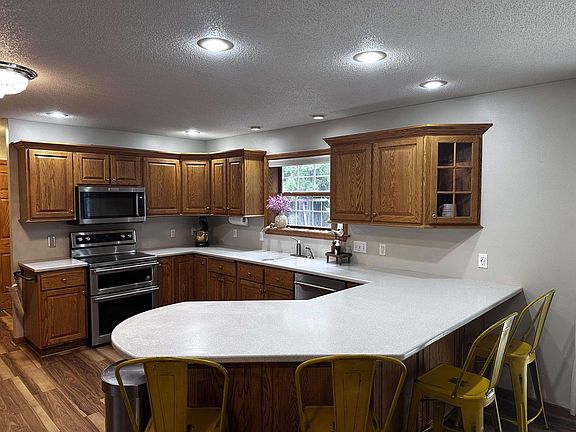 2nd image of 223103 LOGANBERRY COURT