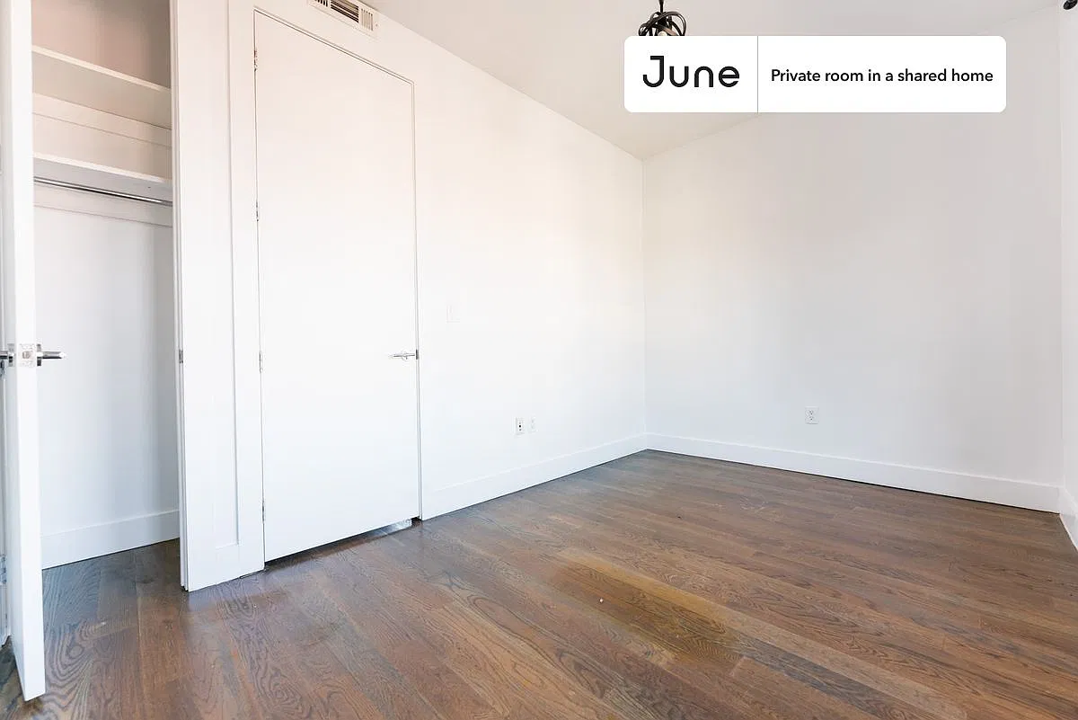 Queen bedroom in 4 bed/2 bath home in Crown Heights #1728 D — Photo 4