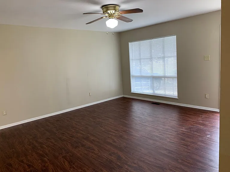 5 Southbrook Cir — Photo 4