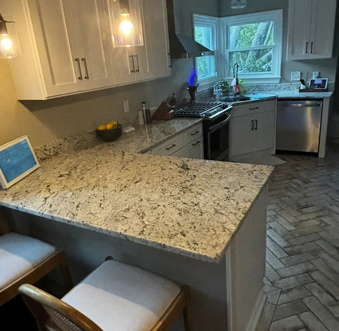 2 bed, 1042 sqft, $900 — Photo 2