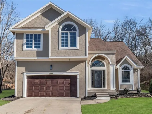 5801 NE Ruby Ct, Lees Summit, MO 64064