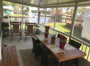 102 Happiness Dr, Welaka, FL 32193