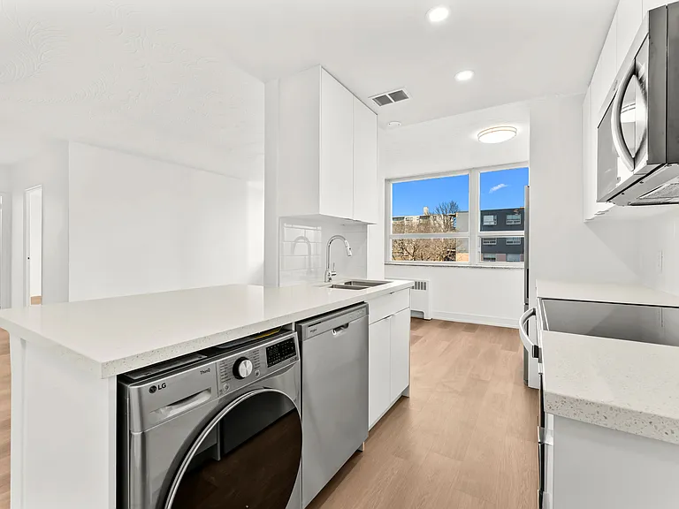 118 Tyndall Ave — Photo 24