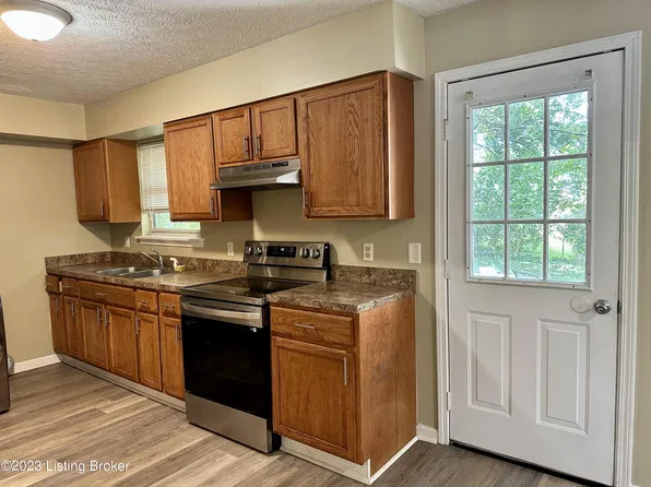 8908 Bluebell Dr, Louisville, KY 40219
