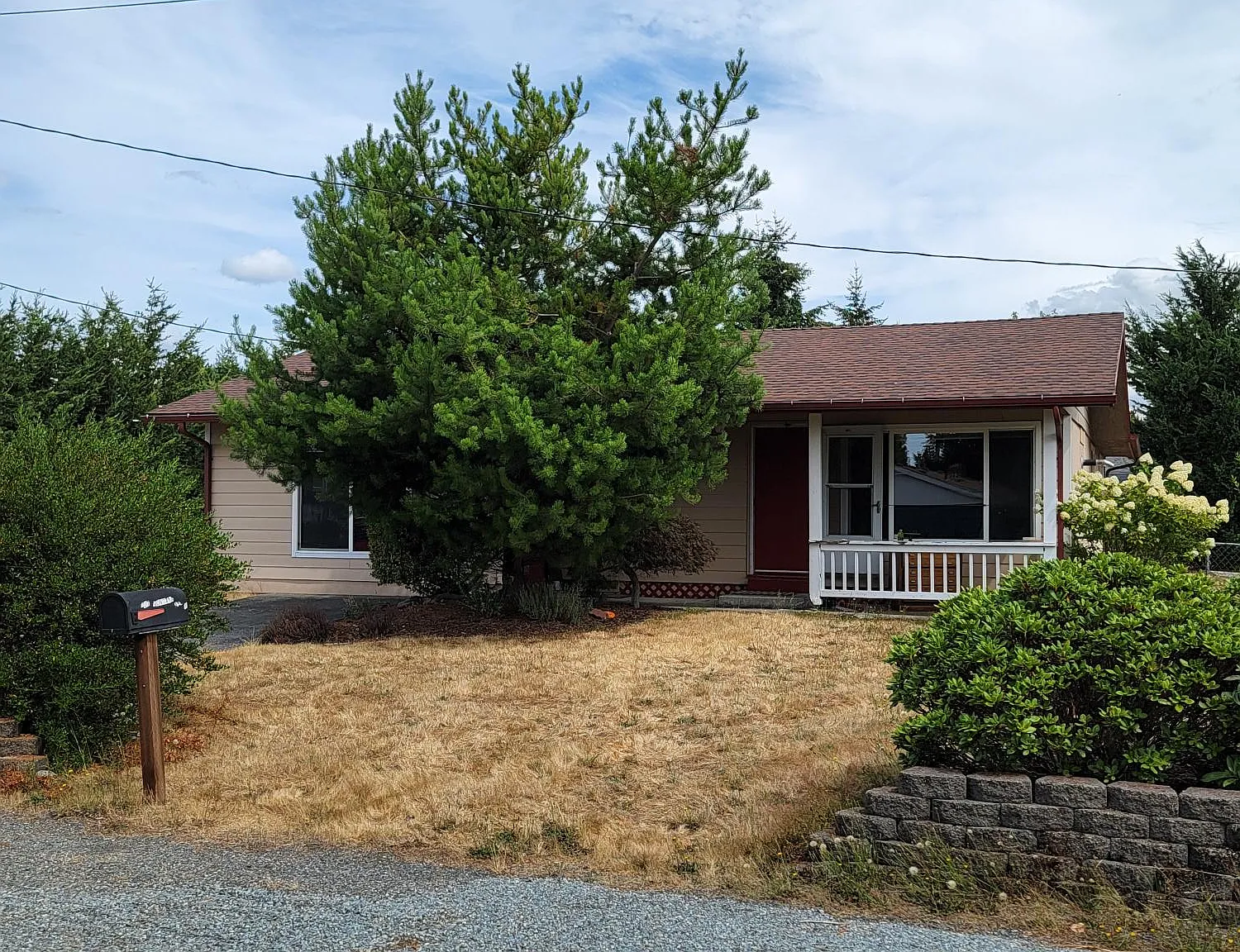 3 bed, 1376 sqft, $2,200 — Photo 1