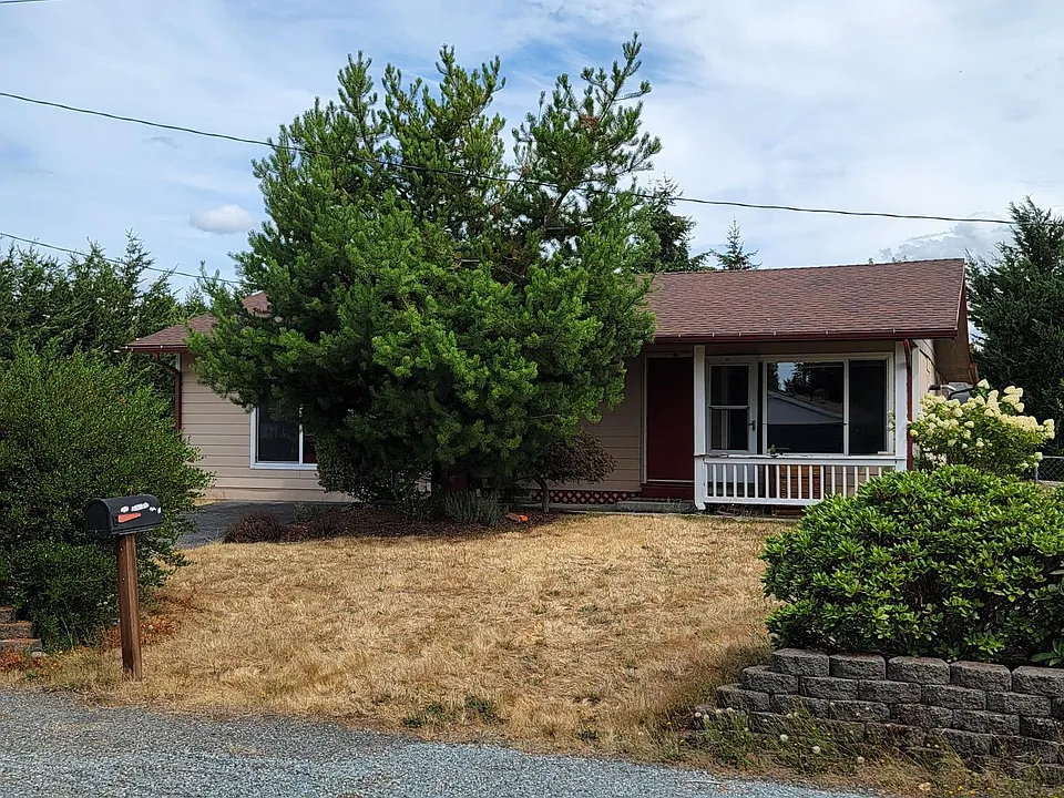 207 Montana Ave N