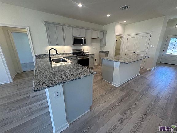 3rd image of 60809 Fairfax Dr