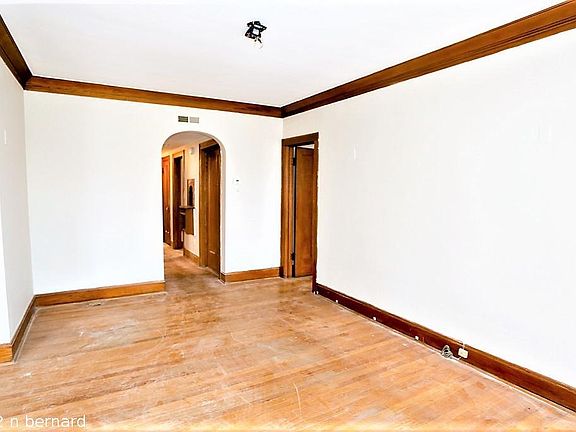 3rd image of 3842 N Bernard St #624