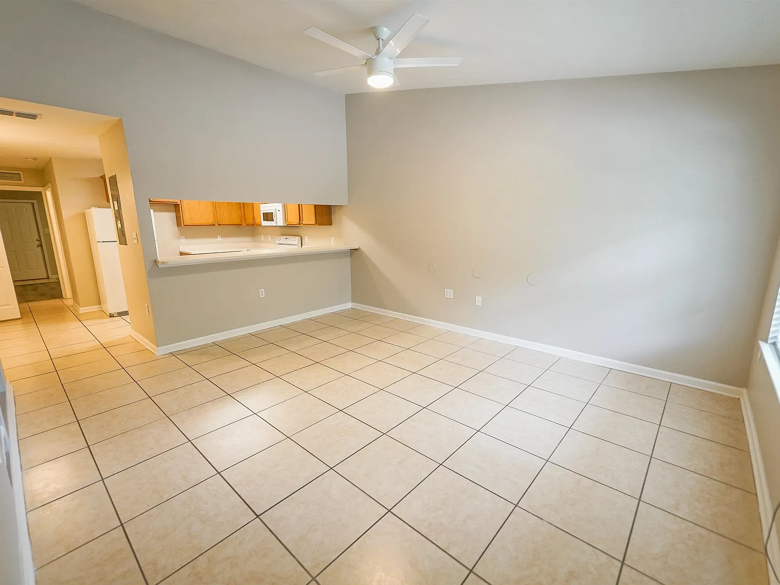 3 bed, 3.0 bath, 1350 sqft, $1,600 — Photo 4