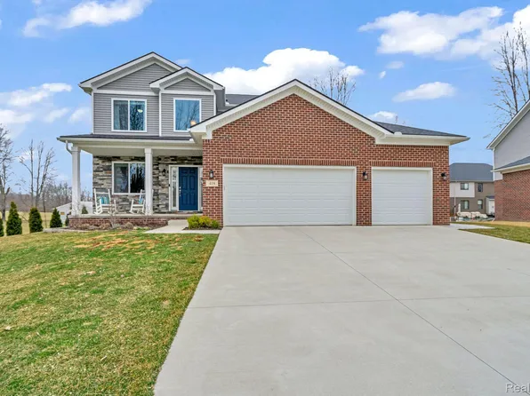 418 Waldon Meadows Ct, Lake Orion, MI 48359