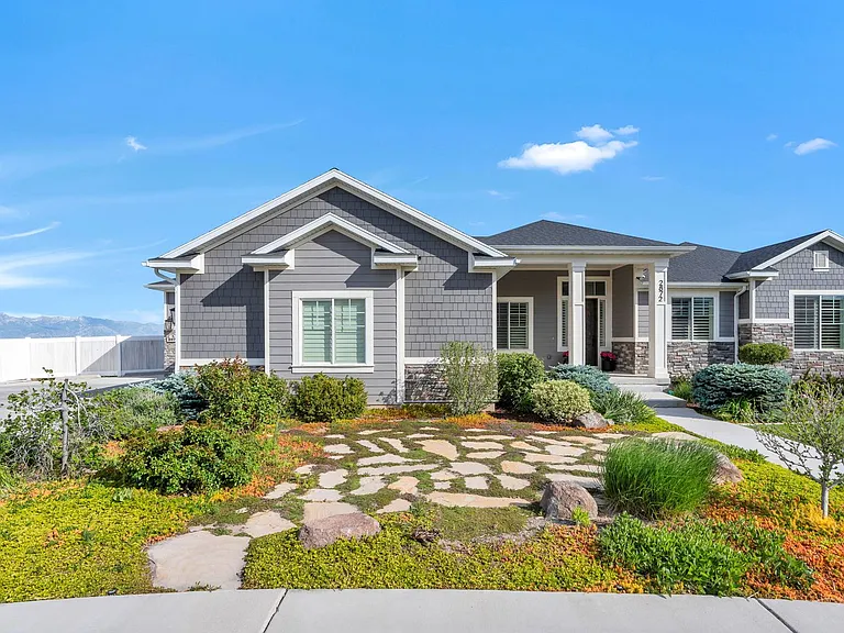 2872 E Sorrel Dr — Photo 1
