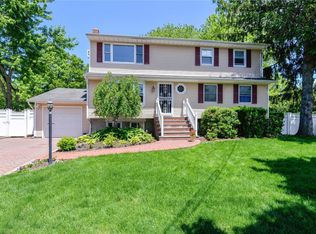 Randall Rd, Shoreham, NY 11786