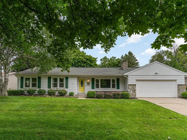 194 Westview Dr, Alma, MI 48801