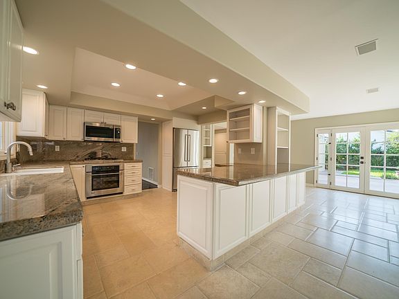 Kitchen has new Appliances