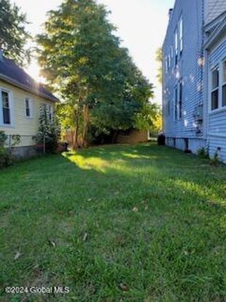 3rd image of 36 Slingerland Street