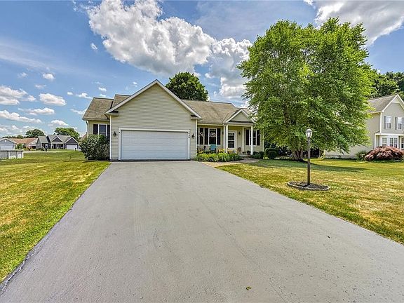 4th image of 1428 Mountain Laurel Ln