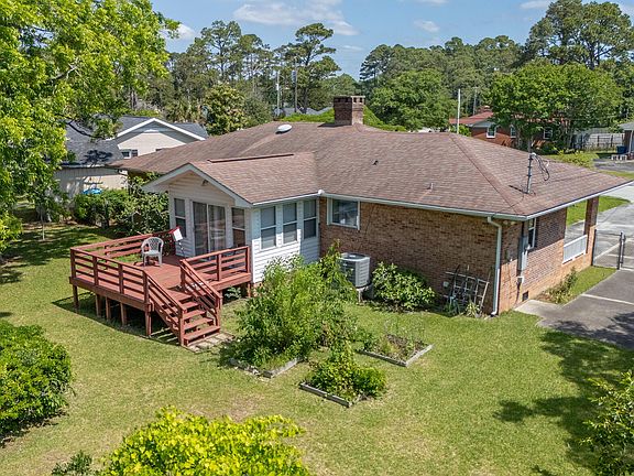 5th image of 814 S Yaupon Terrace