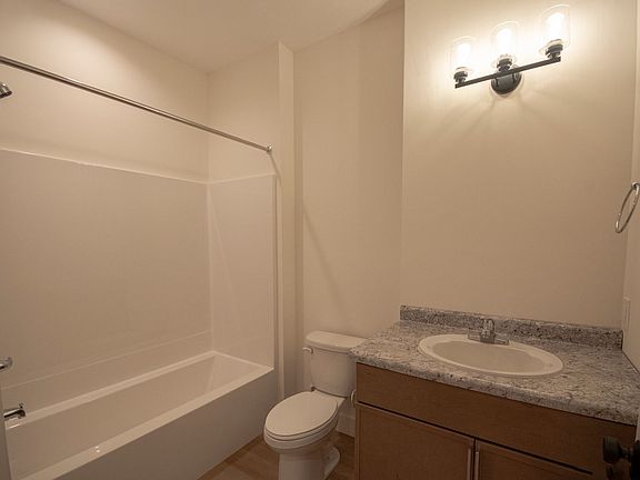 4th image of 314 S Prairie St #308-1