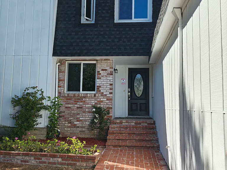 52 Olympia Way — Photo 1