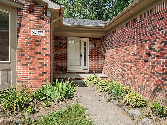5th image of 27277 Warner Ave