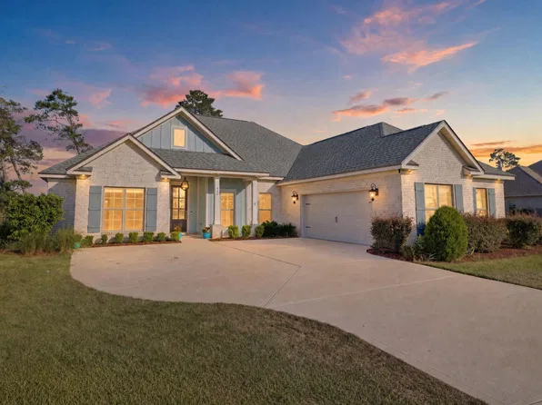 559 Coastal Breeze Dr, Freeport, FL 32439