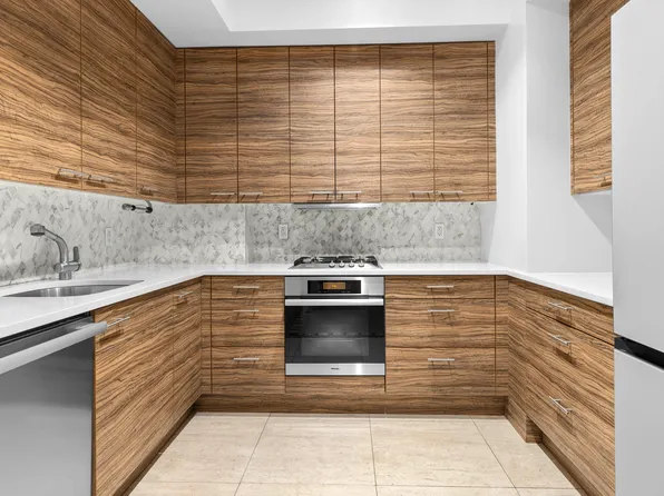 150 Central Park South image 2 of 9