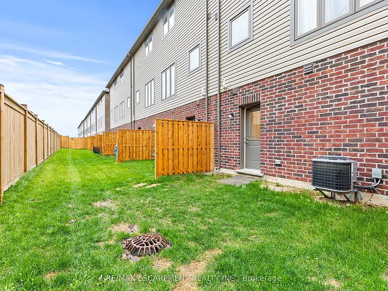 19 Picardy Dr #4 — Photo 26