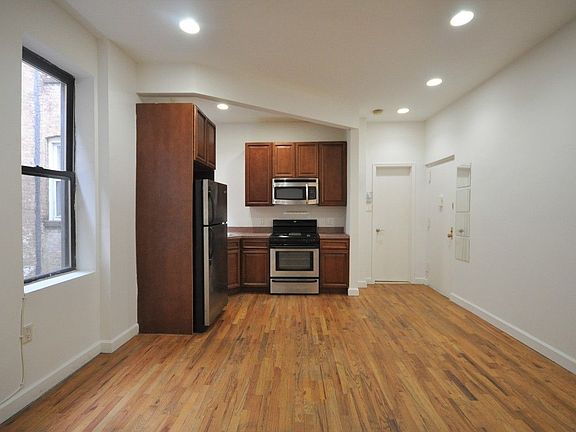 2nd image of 526 Lafayette Ave APT 7