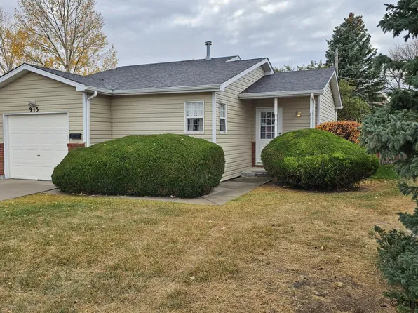 913 New Bedford Dr, Cheyenne, WY 82009