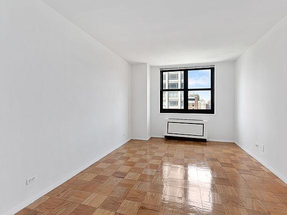 4th image of 200 E 72nd St APT 35K