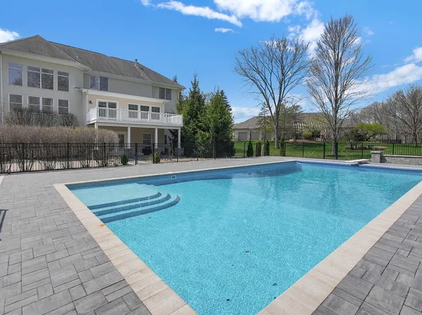 2478 Deseret Dr, Powell, OH 43065
