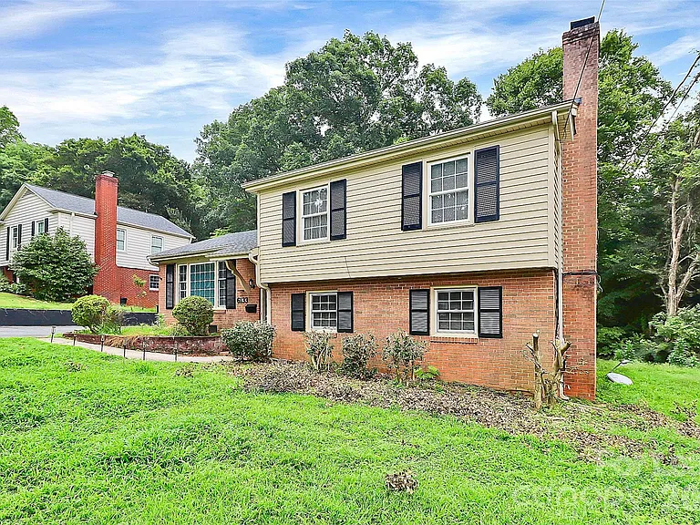 6133 Colchester Pl — Photo 2