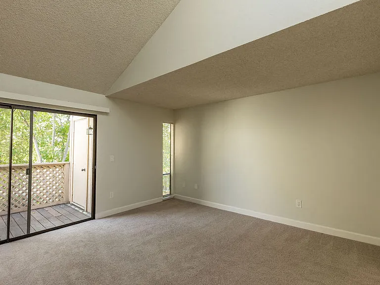 Cambridge Court Townhomes — Photo 31