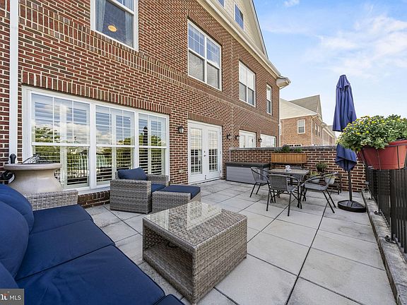 4th image of 570 Marina Landing Ln