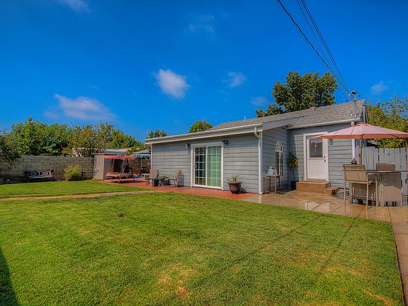 4th image of 10212 Woodley Ave