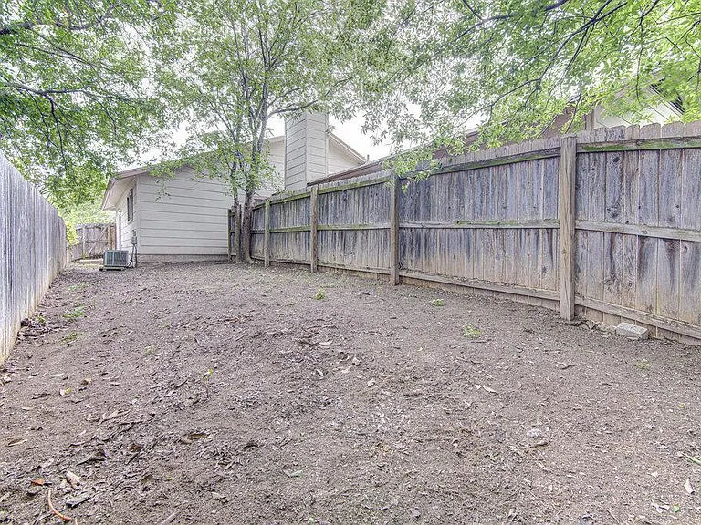900 Sirocco Dr #B — Photo 20
