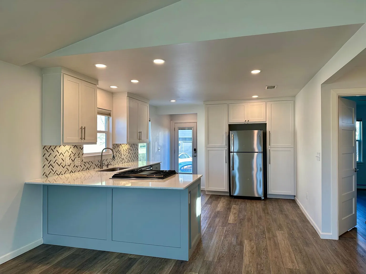 2 bed, 862 sqft, $2,100 — Photo 3