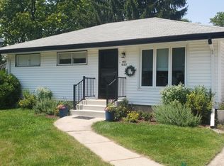 W54N273 Van Buren Dr, Cedarburg, WI 53012