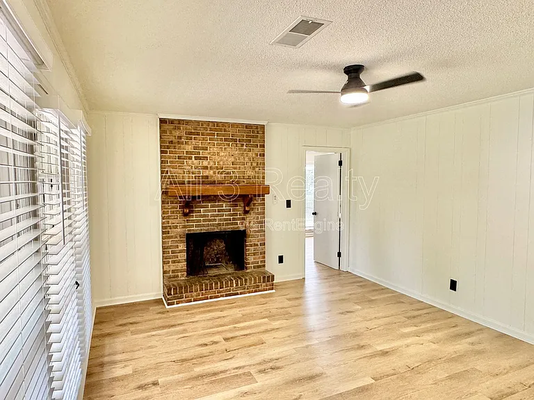 713 Dubuque Dr — Photo 8