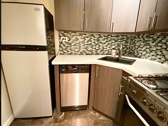 5th image of 330 E 49th St APT 5F