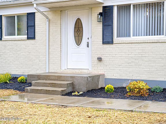 2nd image of 9901 Lana Dr