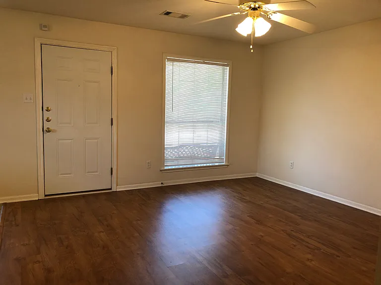 1724 Rock Hollow Loop — Photo 5