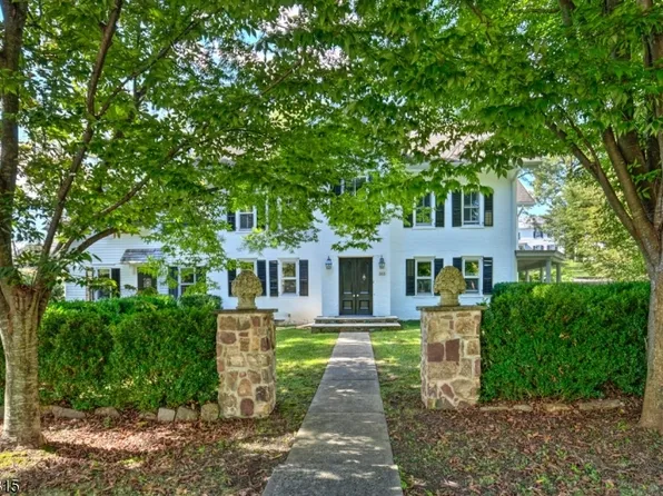 303 Main St, Peapack Gladstone Boro, NJ 07934