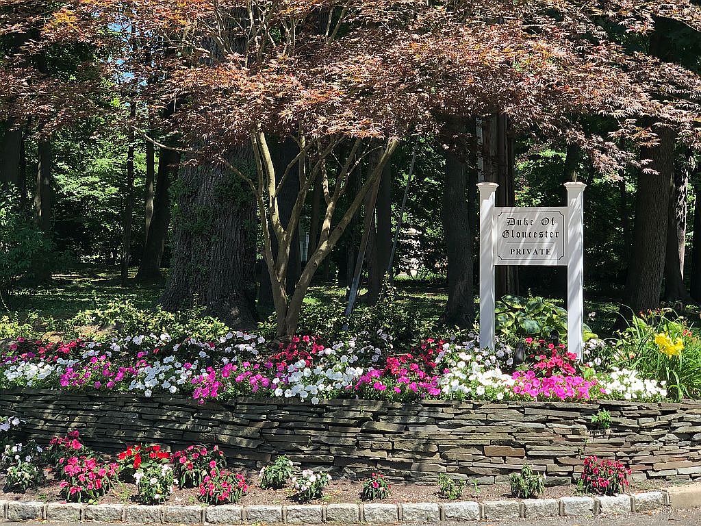 18 Duke Of Gloucester, Manhasset, NY 11030 Zillow
